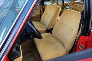 Image 18/75 de Volvo 240 (1986)