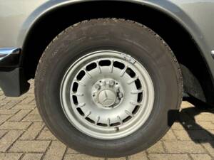 Bild 34/200 von Mercedes-Benz 380 SLC (1980)