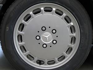 Image 37/49 of Mercedes-Benz 190 E 2.3-16 (1984)