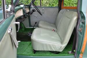 Image 21/50 of Morris Minor 1000 Traveller (1964)