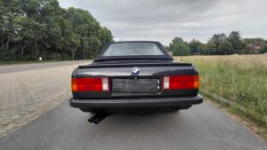 Immagine 6/53 di BMW 320i (1989)