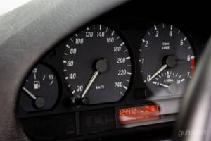 Image 25/56 of BMW 323Ci (2000)