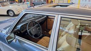 Imagen 7/19 de BMW 3,3 Li (1976)
