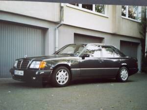 Image 3/8 of Mercedes-Benz 230 E (1988)