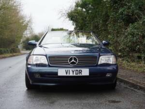 Image 2/26 of Mercedes-Benz SL 280 (1999)