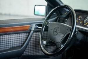 Bild 34/50 von Mercedes-Benz 300 CE (1991)