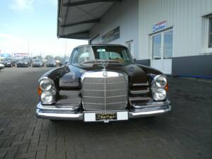 Image 2/21 of Mercedes-Benz 280 SE (1969)