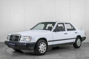 Imagen 1/50 de Mercedes-Benz 200 (1986)