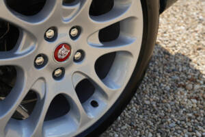 Image 33/50 of Jaguar XKR (2001)