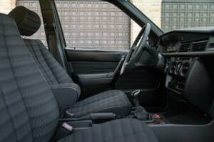 Imagen 24/45 de Mercedes-Benz 190 E (1989)