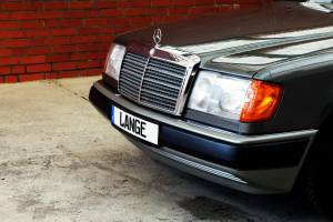 Bild 7/73 von Mercedes-Benz 230 E (1991)
