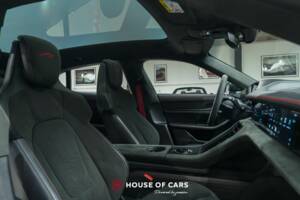 Image 17/23 de Porsche Taycan GTS Sport Turismo (2022)