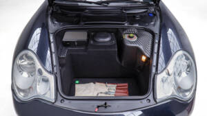 Image 25/35 de Porsche 911 Carrera 4 (2001)