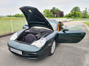 Image 13/25 of Porsche 911 Carrera (2002)