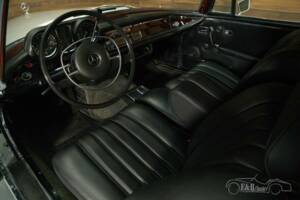 Image 2/18 of Mercedes-Benz 280 SE (1970)