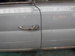 Image 18/50 de Mercedes-Benz 220 SE b (1963)
