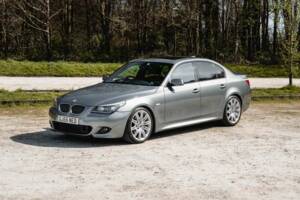 Bild 17/50 von BMW 550i (2006)