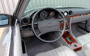 Image 72/96 of Mercedes-Benz 560 SL (1987)