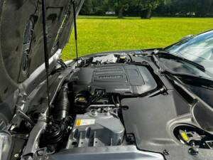 Image 39/46 of Jaguar XKR (2010)
