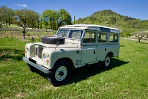 Image 2/14 of Land Rover 109 (1971)
