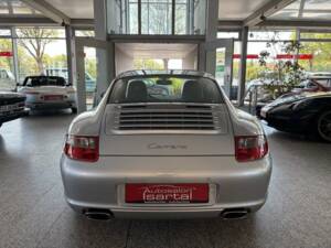 Afbeelding 25/32 van Porsche 911 Carrera (2005)