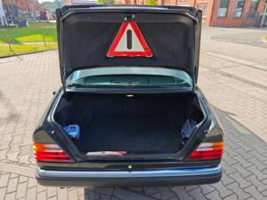 Bild 20/26 von Mercedes-Benz 300 E (1991)