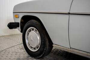Afbeelding 33/50 van Mercedes-Benz 240 D (1976)