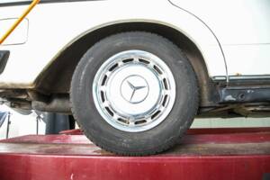 Bild 50/50 von Mercedes-Benz 300 D (1983)