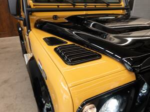 Image 38/47 of Land Rover Defender 90 Works V8 (2013)