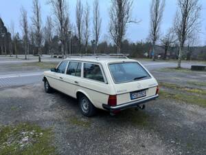 Image 35/36 of Mercedes-Benz 300 TD Turbodiesel (1982)