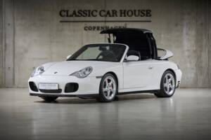 Bild 12/100 von Porsche 911 Carrera 4S (2004)