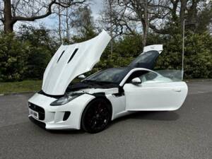 Image 23/50 of Jaguar F-Type (2014)