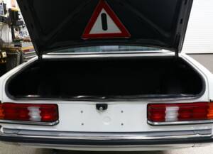 Bild 29/38 von Mercedes-Benz 230 CE (1984)