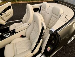 Image 26/50 of Bentley Continental GTC (2011)