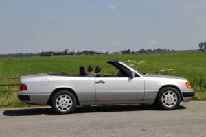 Image 5/39 of Mercedes-Benz 300 CE-24 (1992)