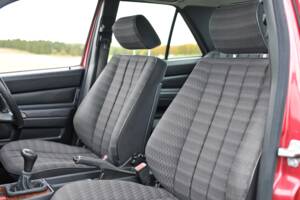 Image 20/31 of Mercedes-Benz 190 E (1993)