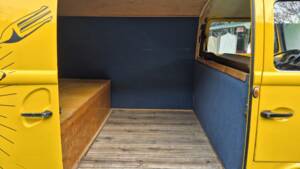 Bild 37/50 von Volkswagen T2b Kastenwagen (1976)