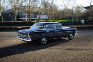 Image 11/29 de Mercedes-Benz 220 SE b (1966)
