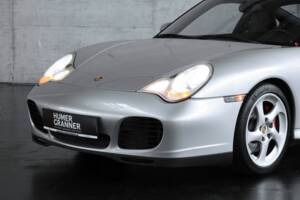 Image 15/50 of Porsche 911 Carrera 4S (2004)