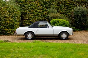 Image 16/50 of Mercedes-Benz 280 SL (1968)