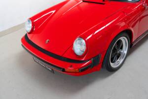 Image 18/31 of Porsche 911 Carrera 3.2 (1988)