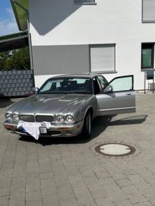 Image 2/9 of Jaguar XJR 4.0 (2000)