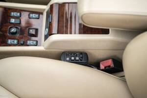 Image 33/83 de Mercedes-Benz E 220 (1996)