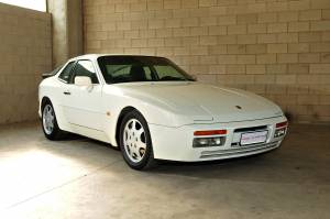 Bild 7/26 von Porsche 944 Turbo S (1988)