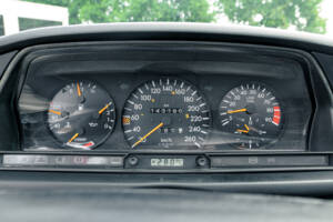 Bild 31/53 von Mercedes-Benz 190 E 2.5-16 (1991)