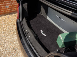 Image 8/56 of Aston Martin V12 Vanquish S (2005)