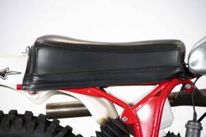 Image 30/50 of CZ 250 (1977)