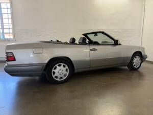 Imagen 10/27 de Mercedes-Benz E 200 (1995)