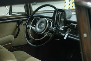 Image 45/50 of Mercedes-Benz 300 SE lang (1965)