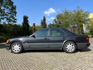 Imagen 3/20 de Mercedes-Benz 500 E (1992)